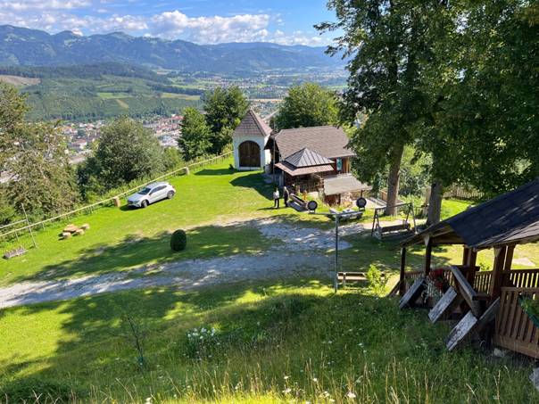 Ein Bild, das draußen, Gras, Himmel, Pflanze enthält.  Automatisch generierte Beschreibung